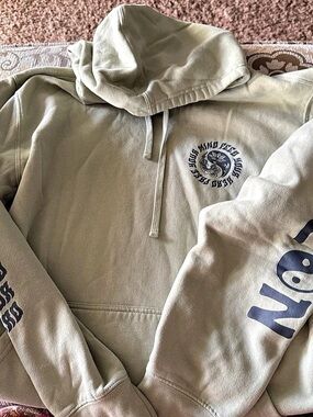 Burton Graphic Hoodie Green Size Medium set your mind free